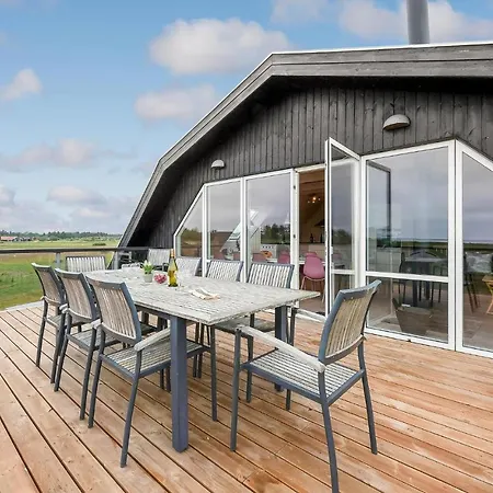 Four-bedroom In Dom wakacyjny