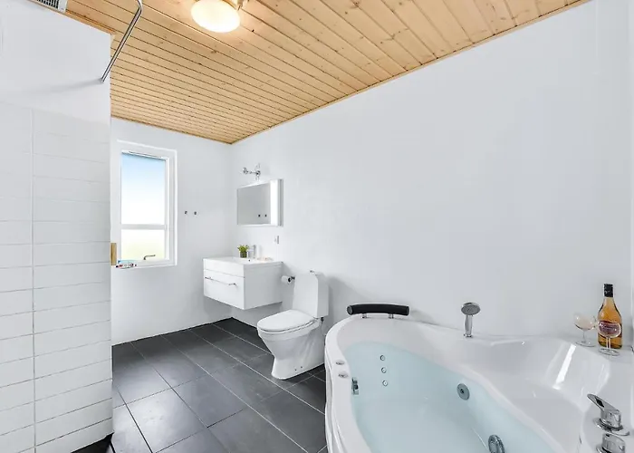 בית נופש Four-bedroom In