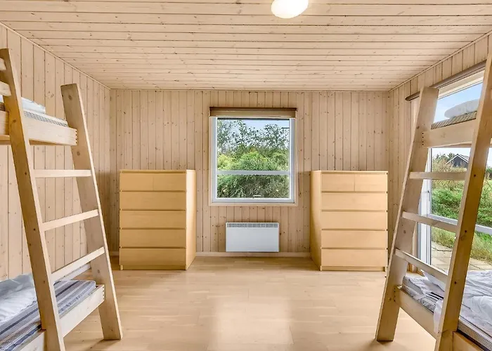 בית נופש Four-bedroom In